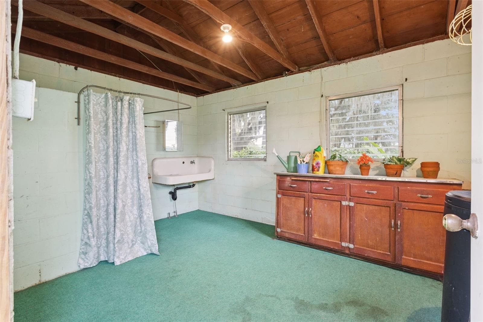 Outhouse with power, water, toilet & shower - 10617 SE 95TH TER, BELLEVIEW