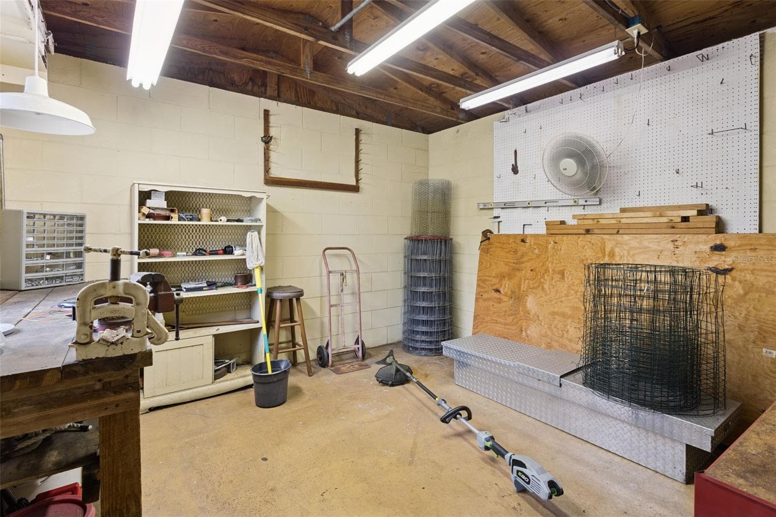 Garage Workshop - 10617 SE 95TH TER, BELLEVIEW