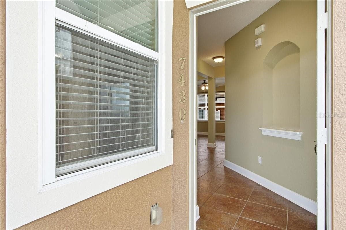 Townhouse at 7430 BENTONSHIRE AVE, WINDERMERE, photo 7 of 59