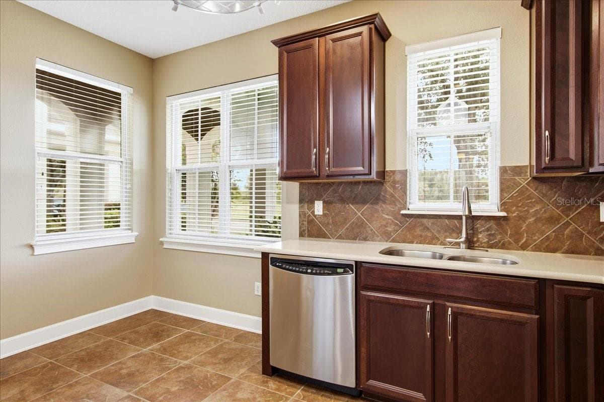 Townhouse at 7430 BENTONSHIRE AVE, WINDERMERE, photo 10 of 59