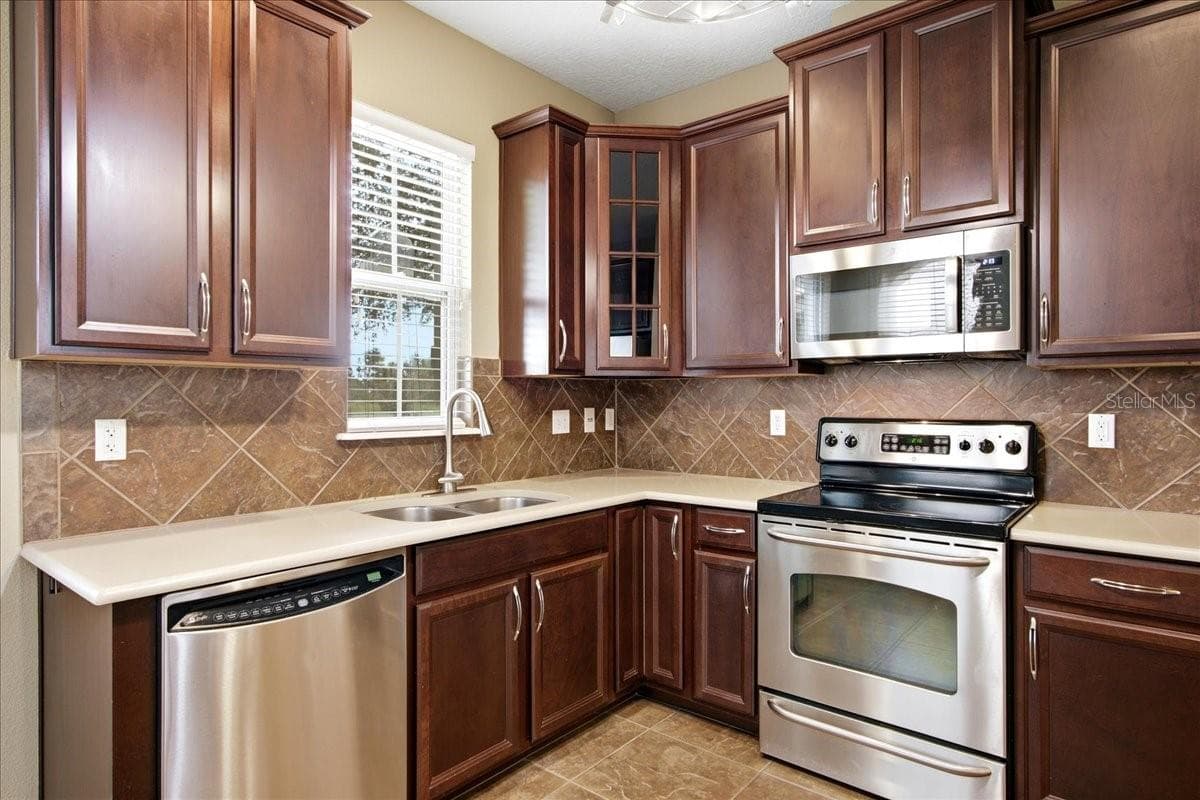 Townhouse at 7430 BENTONSHIRE AVE, WINDERMERE, photo 12 of 59