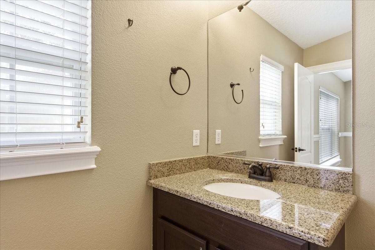 Bath 1 - 7430 BENTONSHIRE AVE, WINDERMERE