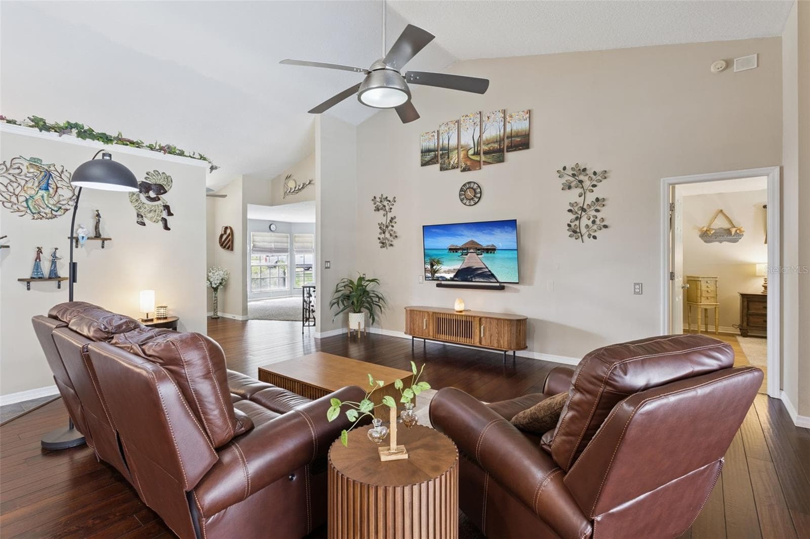 Family Room - 33440 LAKE BEND CIR, LEESBURG