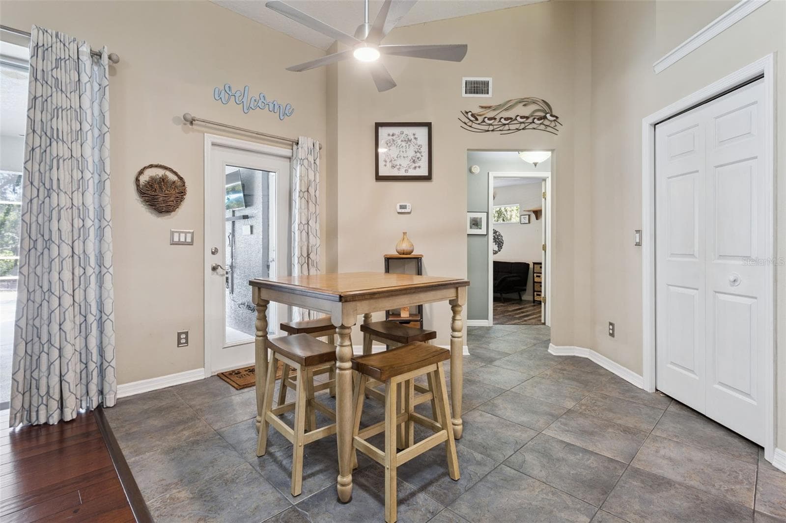 Dinette - 33440 LAKE BEND CIR, LEESBURG