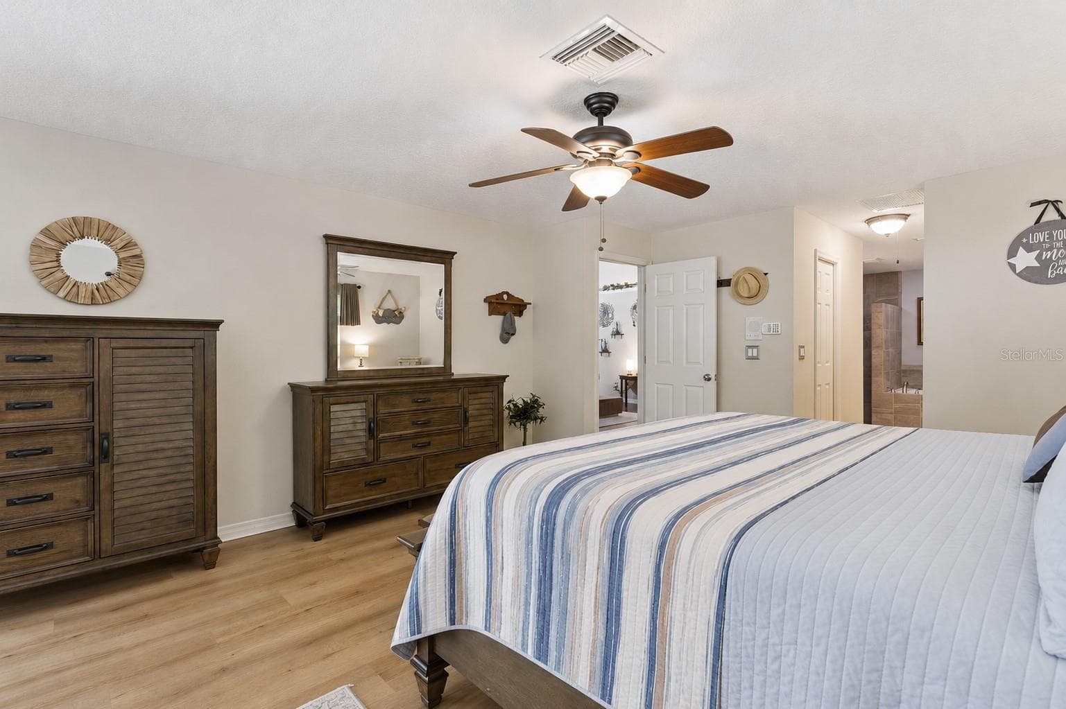 Single Family Residence at 33440 LAKE BEND CIR, LEESBURG, photo 23 of 59