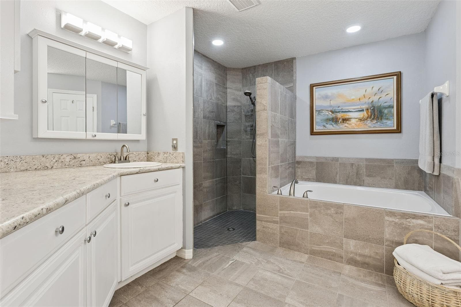 Primary Bathroom - 33440 LAKE BEND CIR, LEESBURG