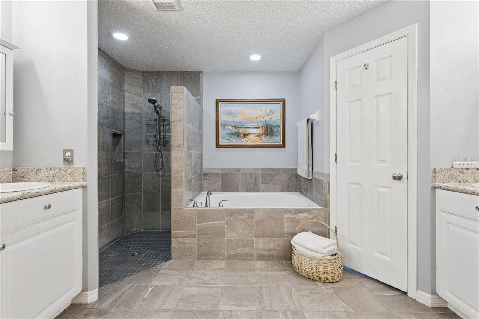 Primary Bathroom - 33440 LAKE BEND CIR, LEESBURG