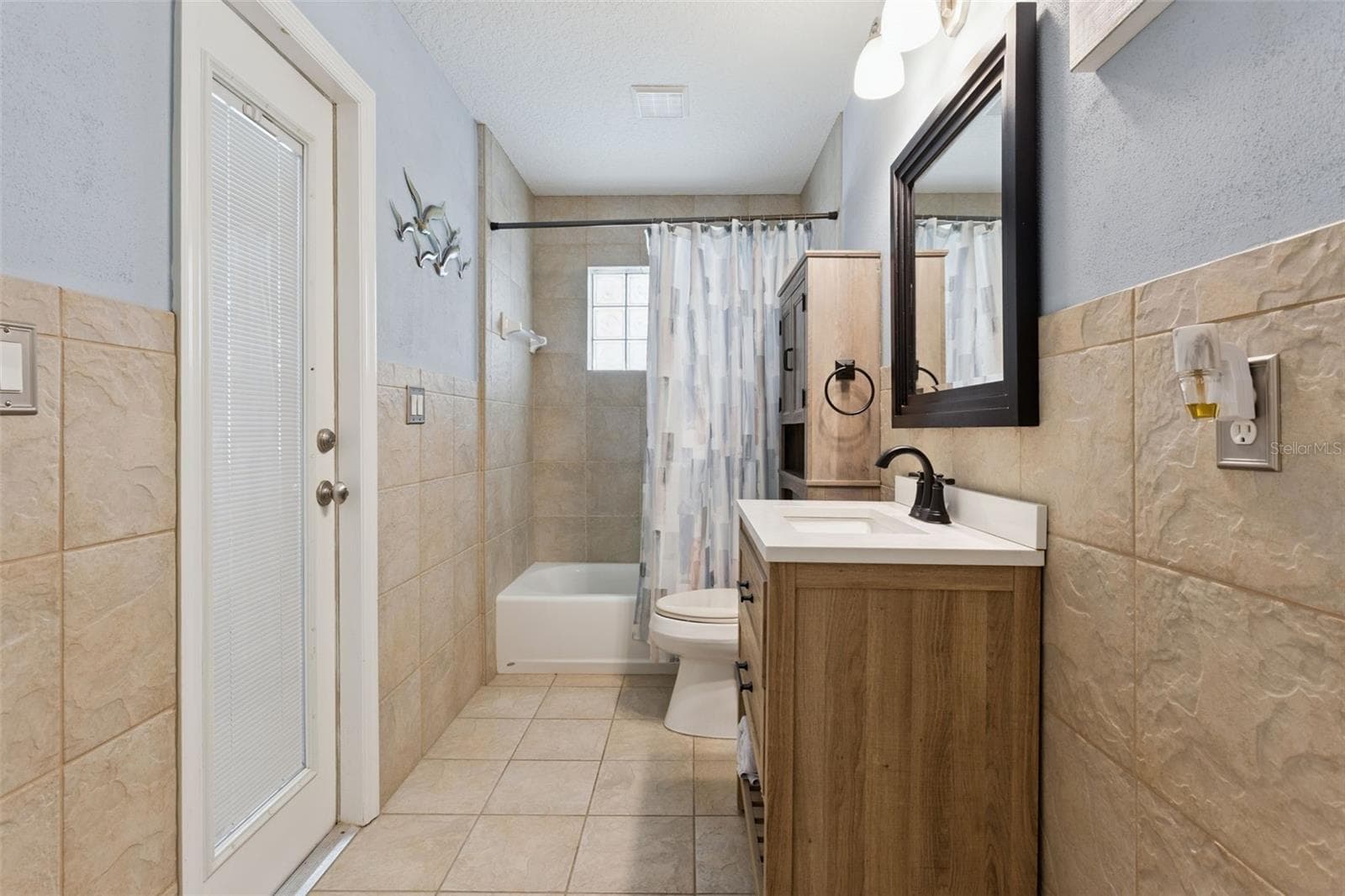 Secondary Bathroom - 33440 LAKE BEND CIR, LEESBURG