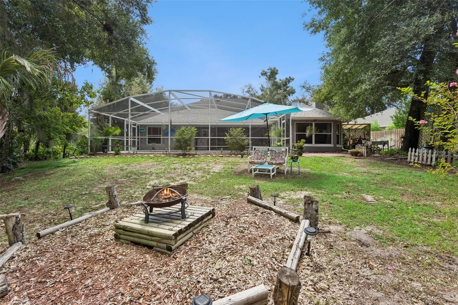 Backyard Fire Pit - 33440 LAKE BEND CIR, LEESBURG