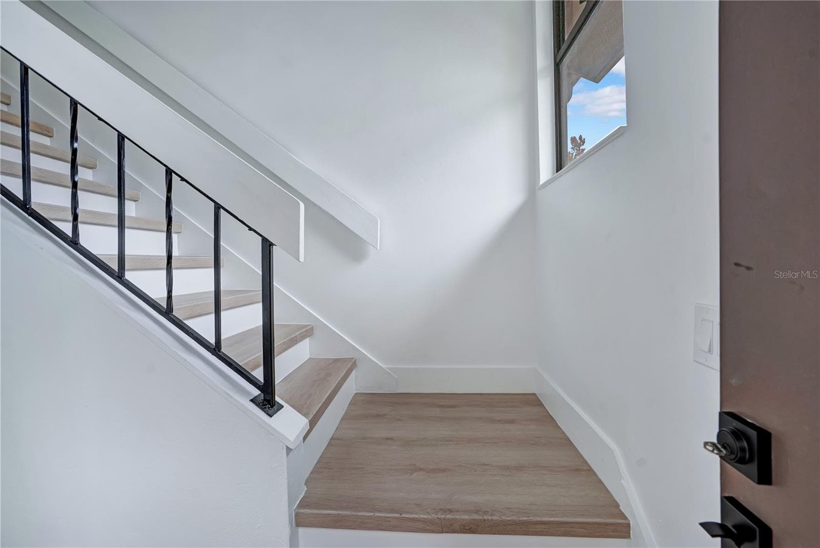 Entry - 3012 S SEMORAN BLVD #G2, ORLANDO