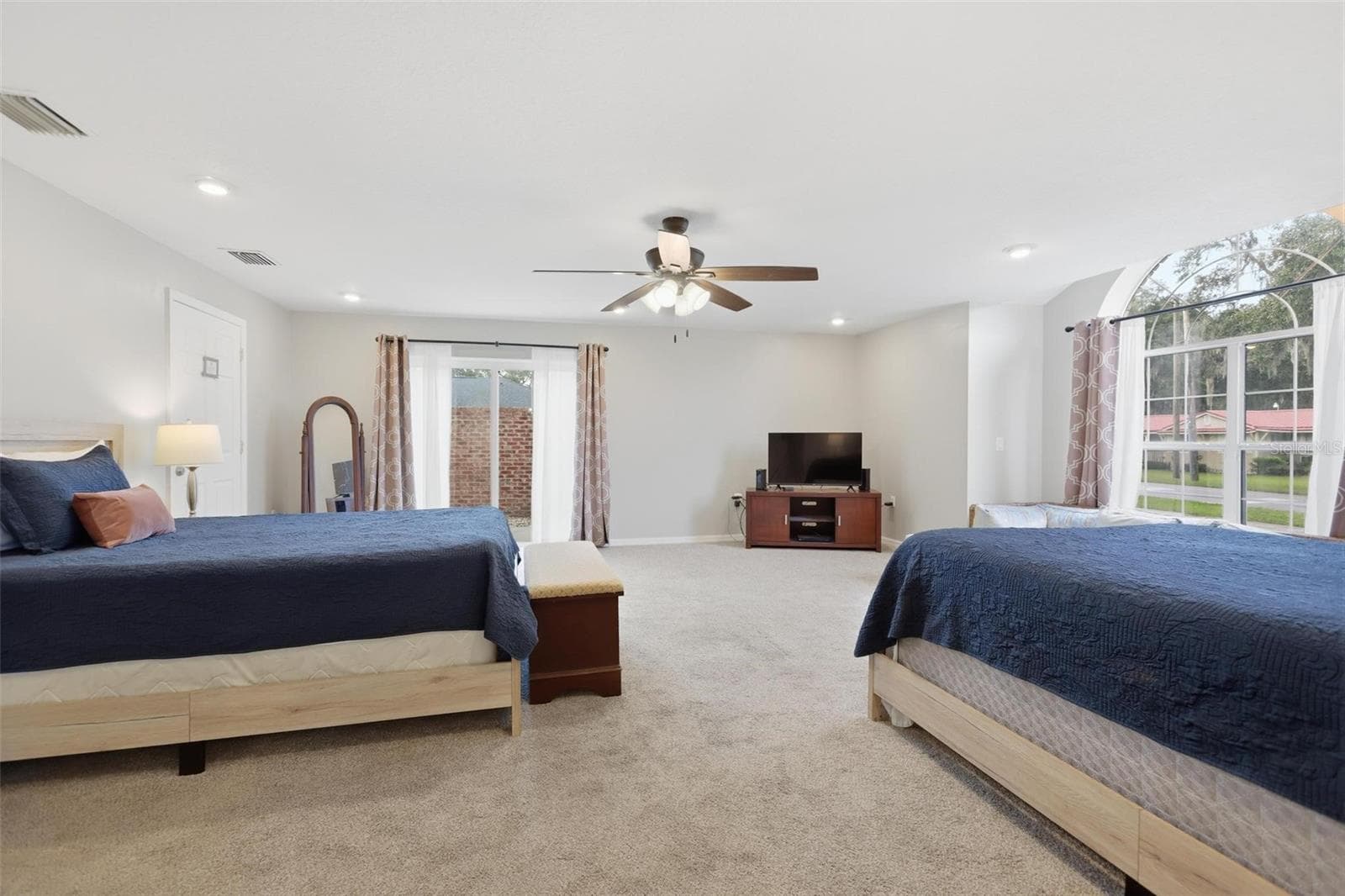 Single Family Residence at 1095 E WISCONSIN AVE, DELAND, photo 19 of 46