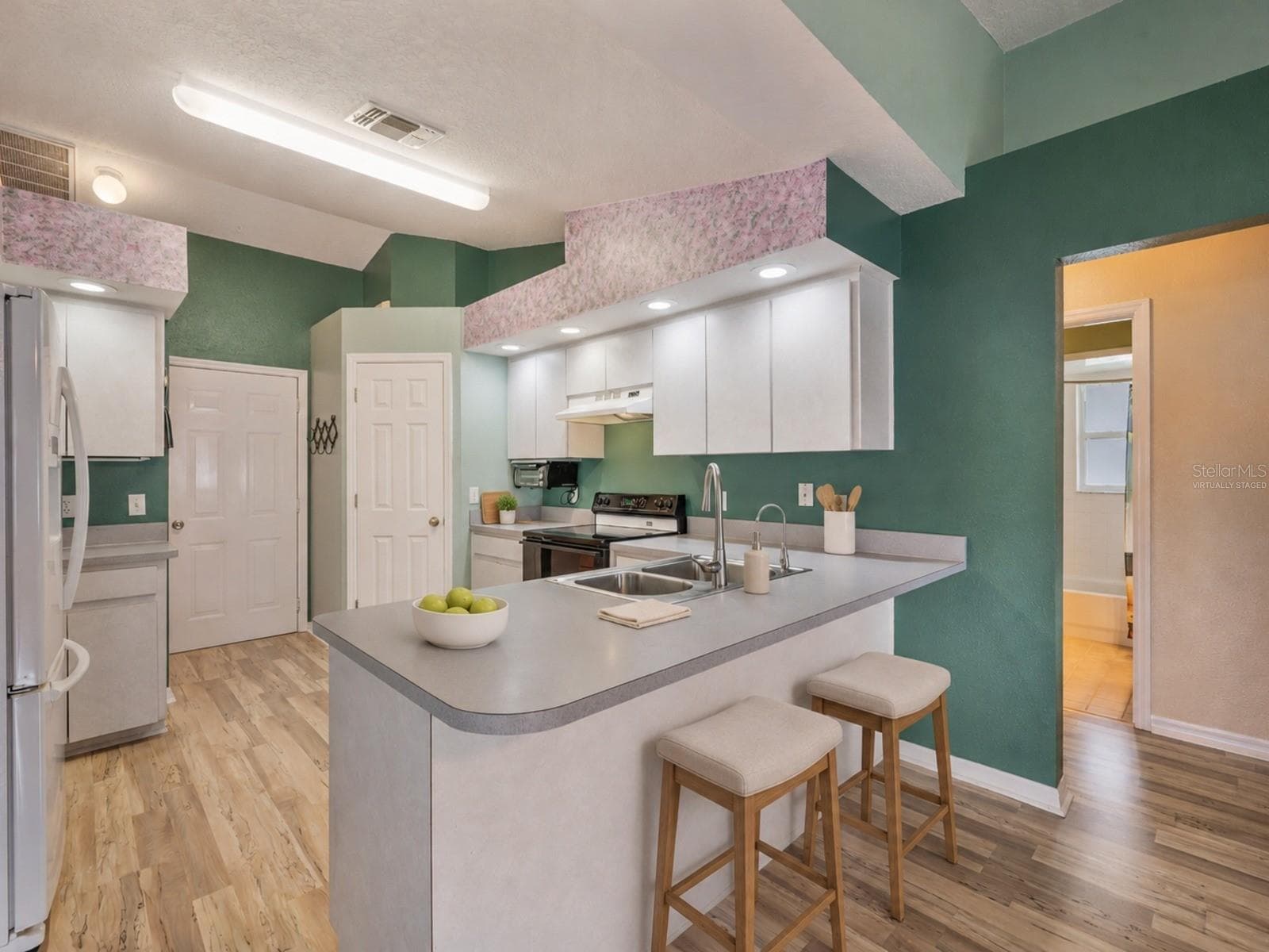 Kitchen / Bar Area - Virtually Staged to enhance experience. - 1660 GAMEWELL TRL, LAKELAND