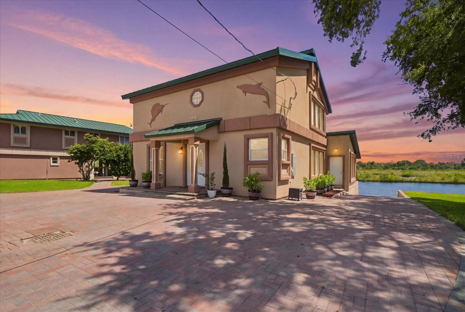 Twilight Front Exterior - 3194 INDIAN GULF LN, HERNANDO BEACH