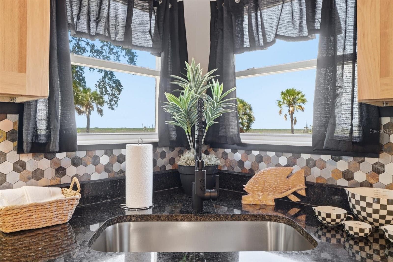 Kitchen – Sink Area with Waterfront View - 3194 INDIAN GULF LN, HERNANDO BEACH