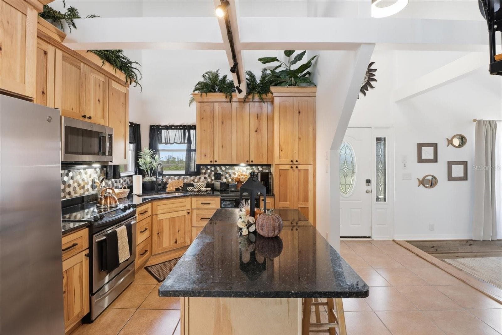 Kitchen – Center Island & Open Layout - 3194 INDIAN GULF LN, HERNANDO BEACH