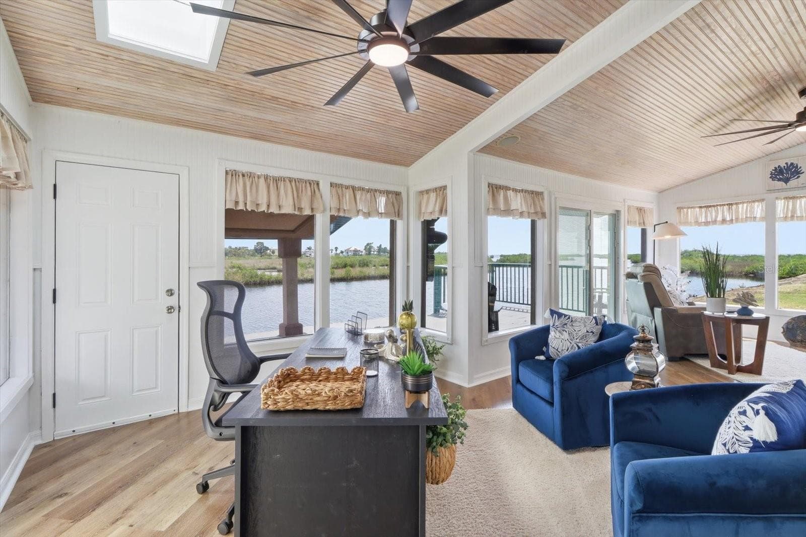 Florida Room / Flexible Office Area - 3194 INDIAN GULF LN, HERNANDO BEACH