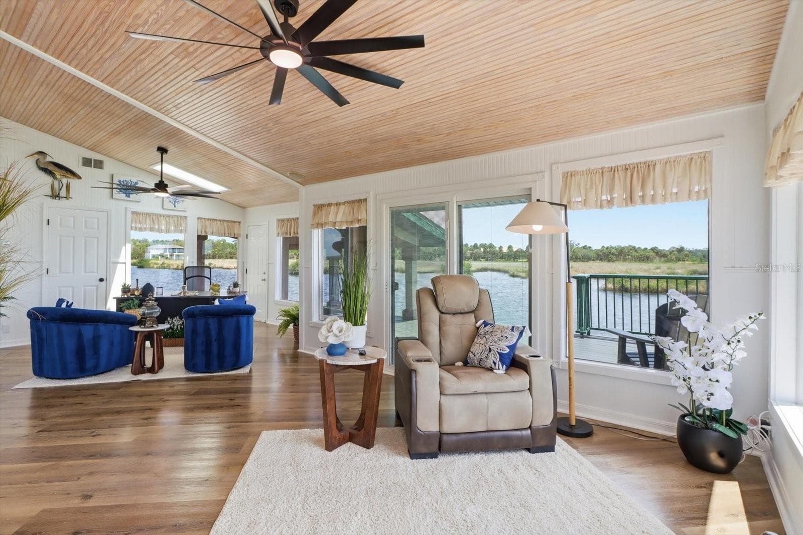 Waterfront Sitting Area - 3194 INDIAN GULF LN, HERNANDO BEACH