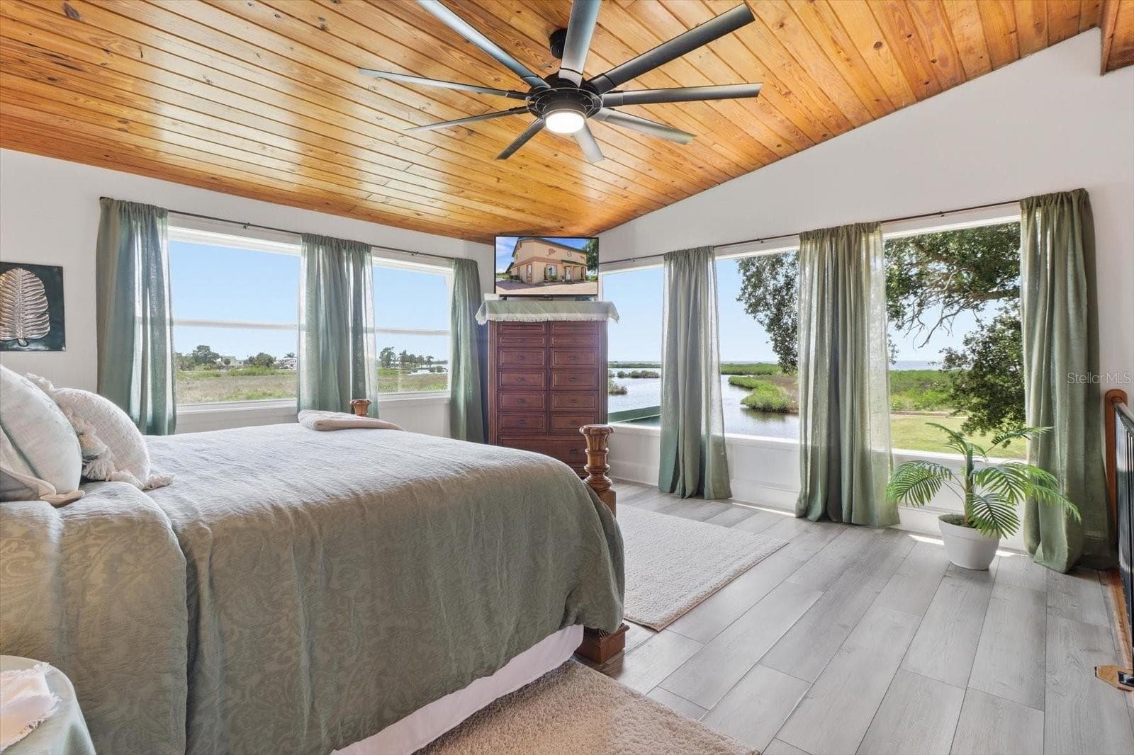 Primary Bedroom – Waterfront View - 3194 INDIAN GULF LN, HERNANDO BEACH