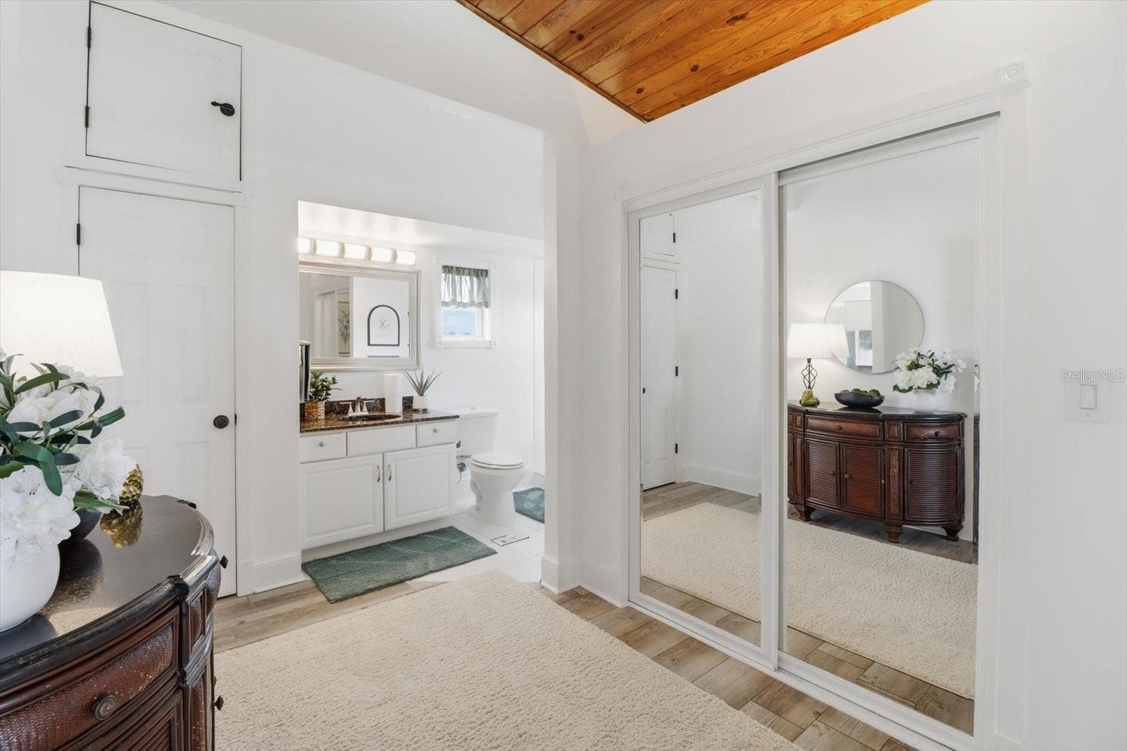 Dressing Area / Bath Access - 3194 INDIAN GULF LN, HERNANDO BEACH