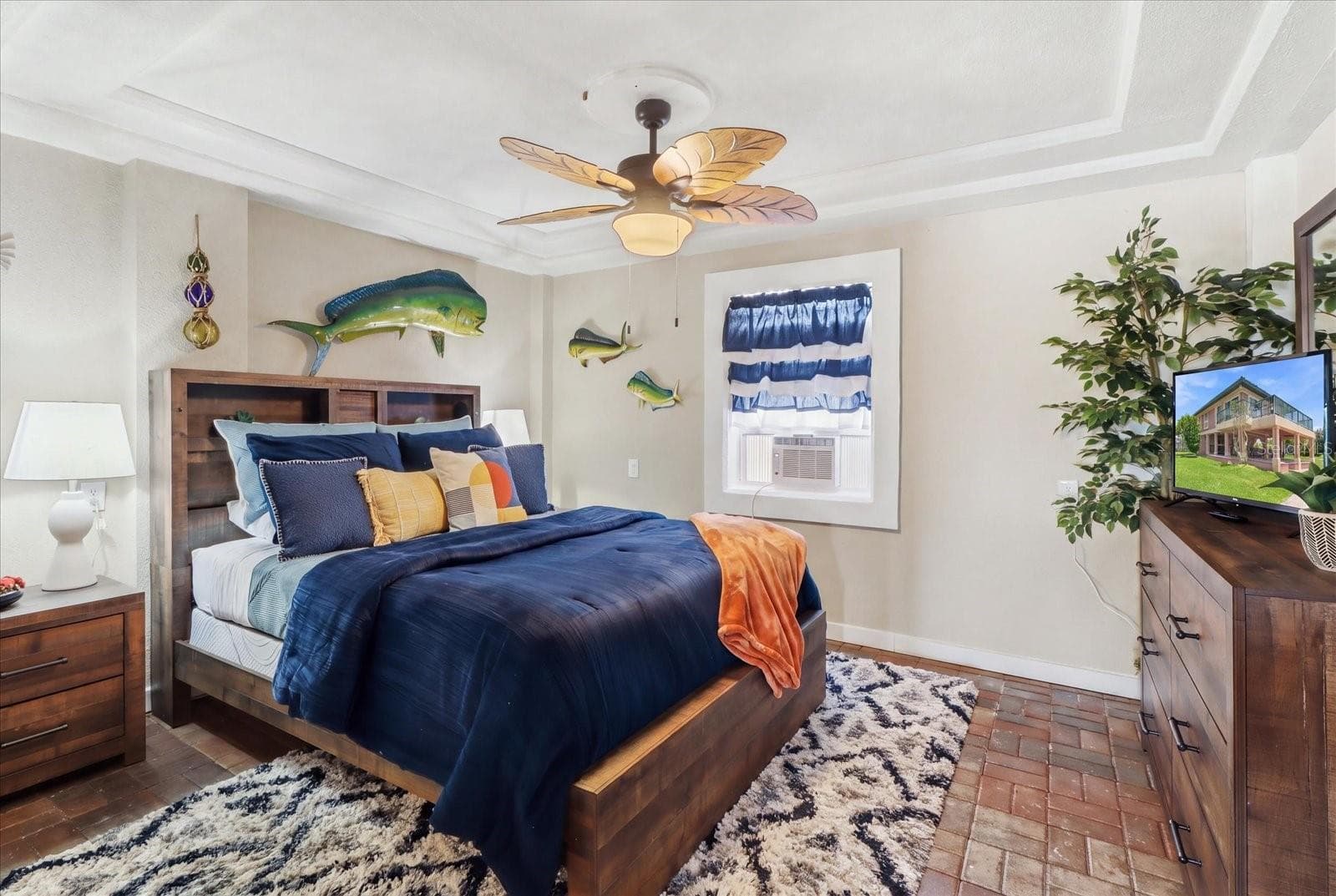 First-Floor Guest/Flex Room – Finished Interior & Natural Light - 3198 INDIAN GULF LN, HERNANDO BEACH