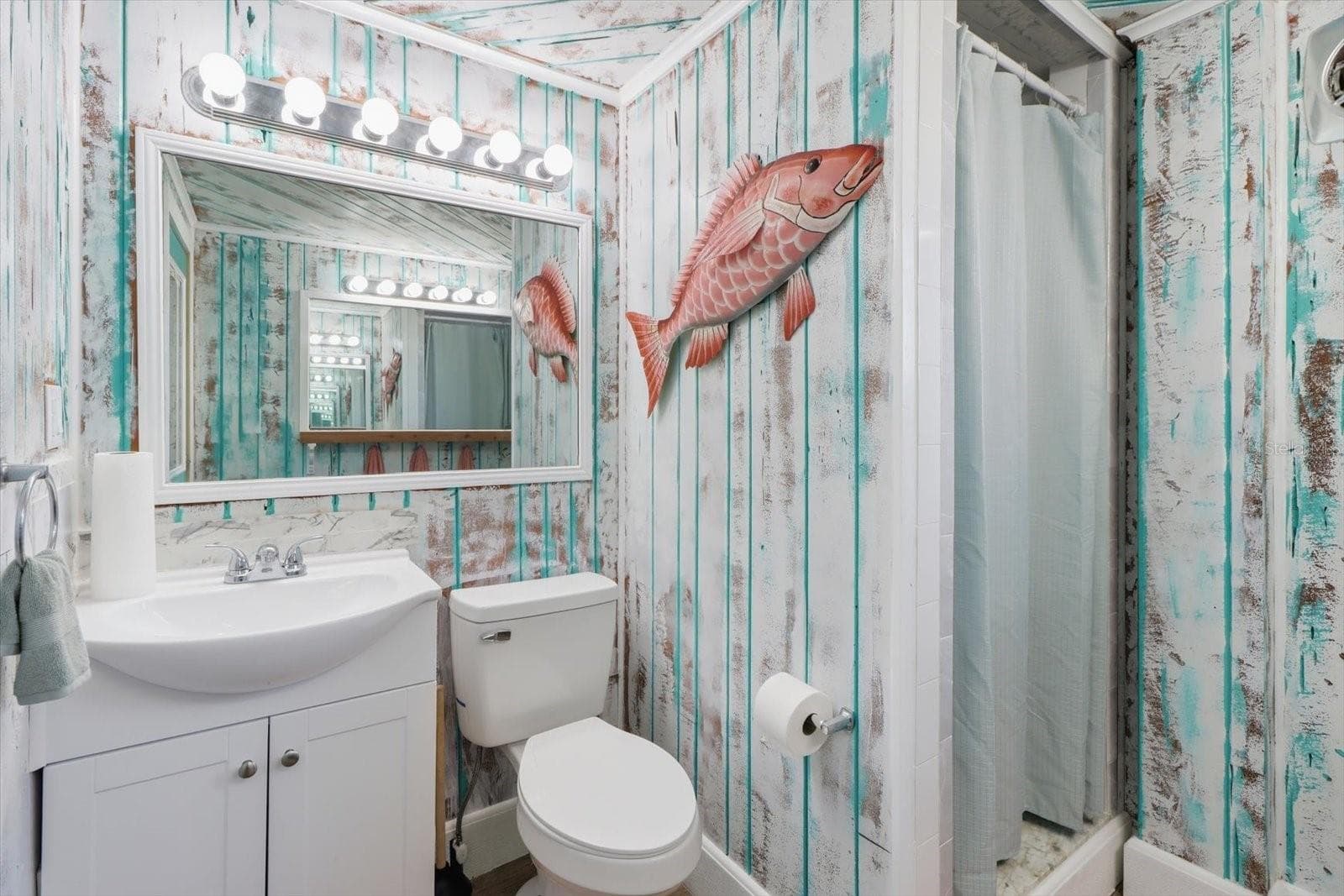 Additional bathroom with coastal-inspired finishes. - 3198 INDIAN GULF LN, HERNANDO BEACH