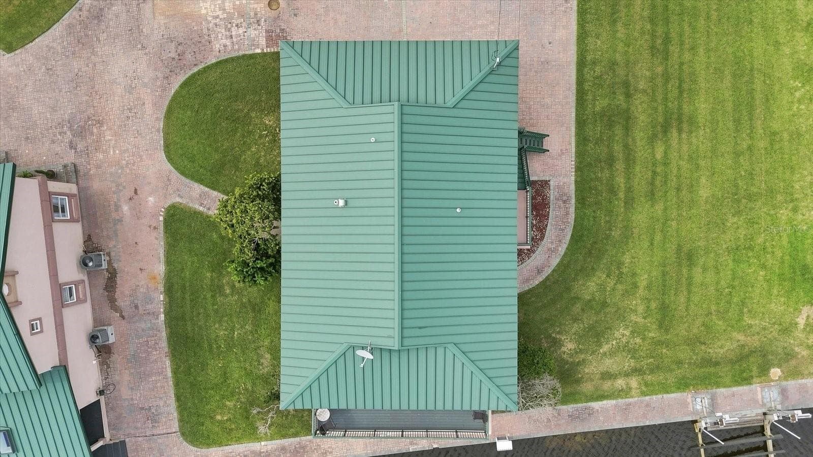 Direct overhead aerial of the main residence and surrounding landscaped grounds. - 3198 INDIAN GULF LN, HERNANDO BEACH