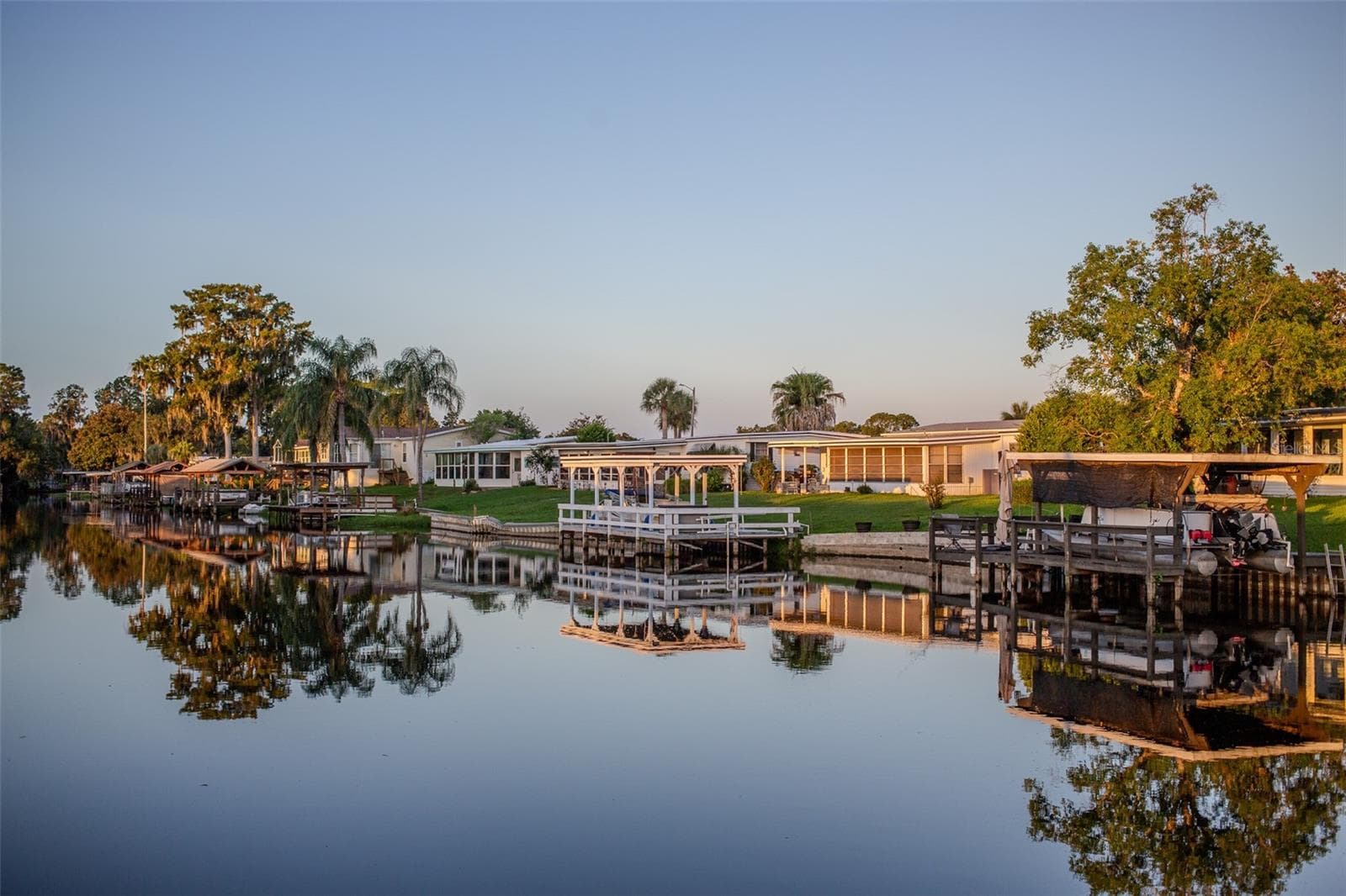 Sunrise Canal View - 1021 HILLTOP RD, TAVARES