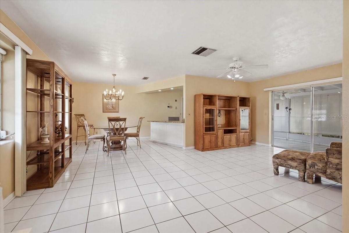 Single Family Residence at 7222 HOLIDAY DR, SPRING HILL, photo 5 of 30