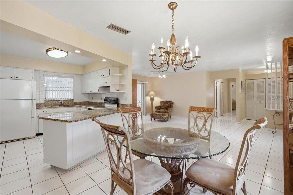 Single Family Residence at 7222 HOLIDAY DR, SPRING HILL, photo 10 of 30