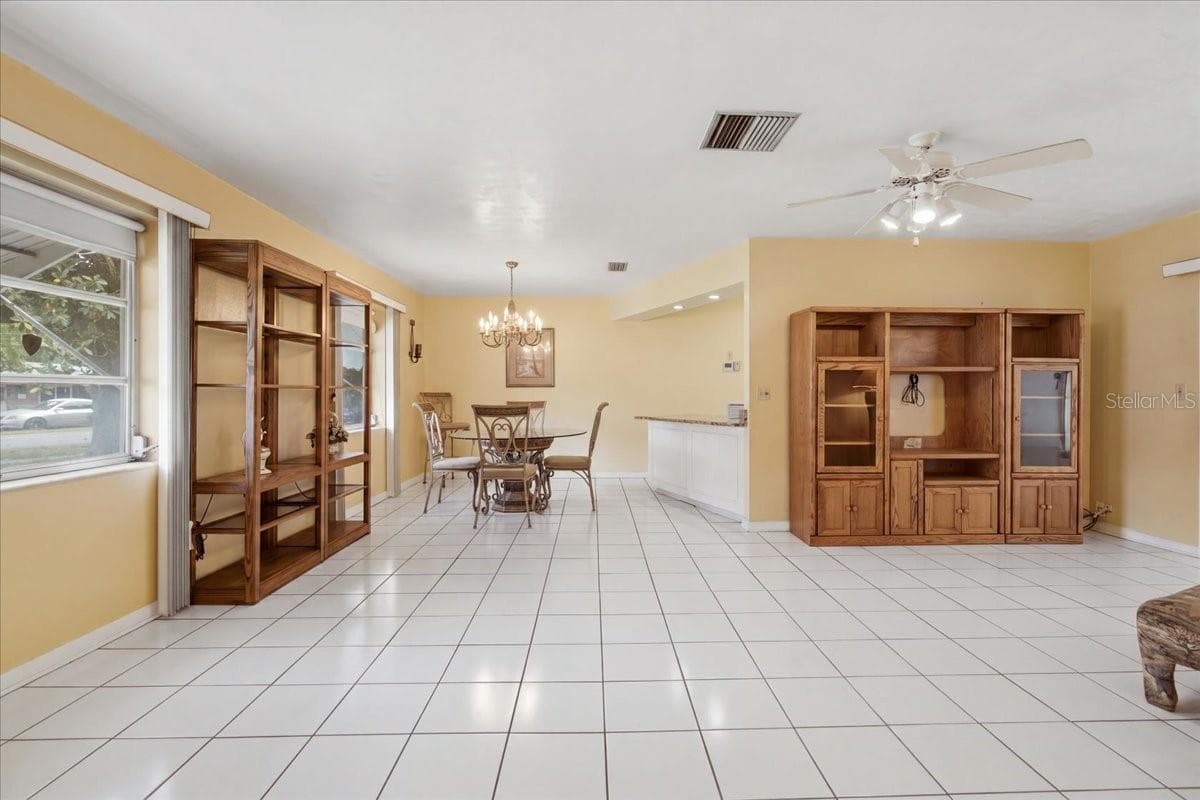 Single Family Residence at 7222 HOLIDAY DR, SPRING HILL, photo 6 of 30