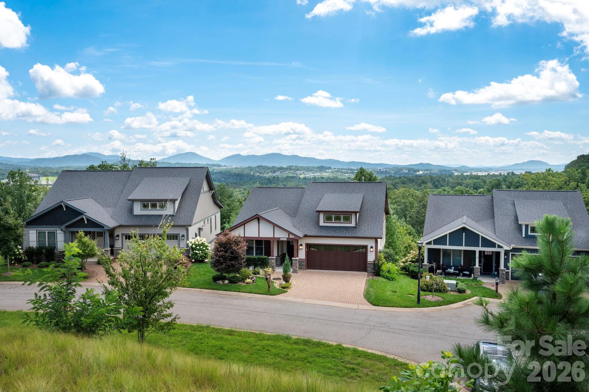 Long Range Mountain Views - 16 Britton Knoll Pass, Arden