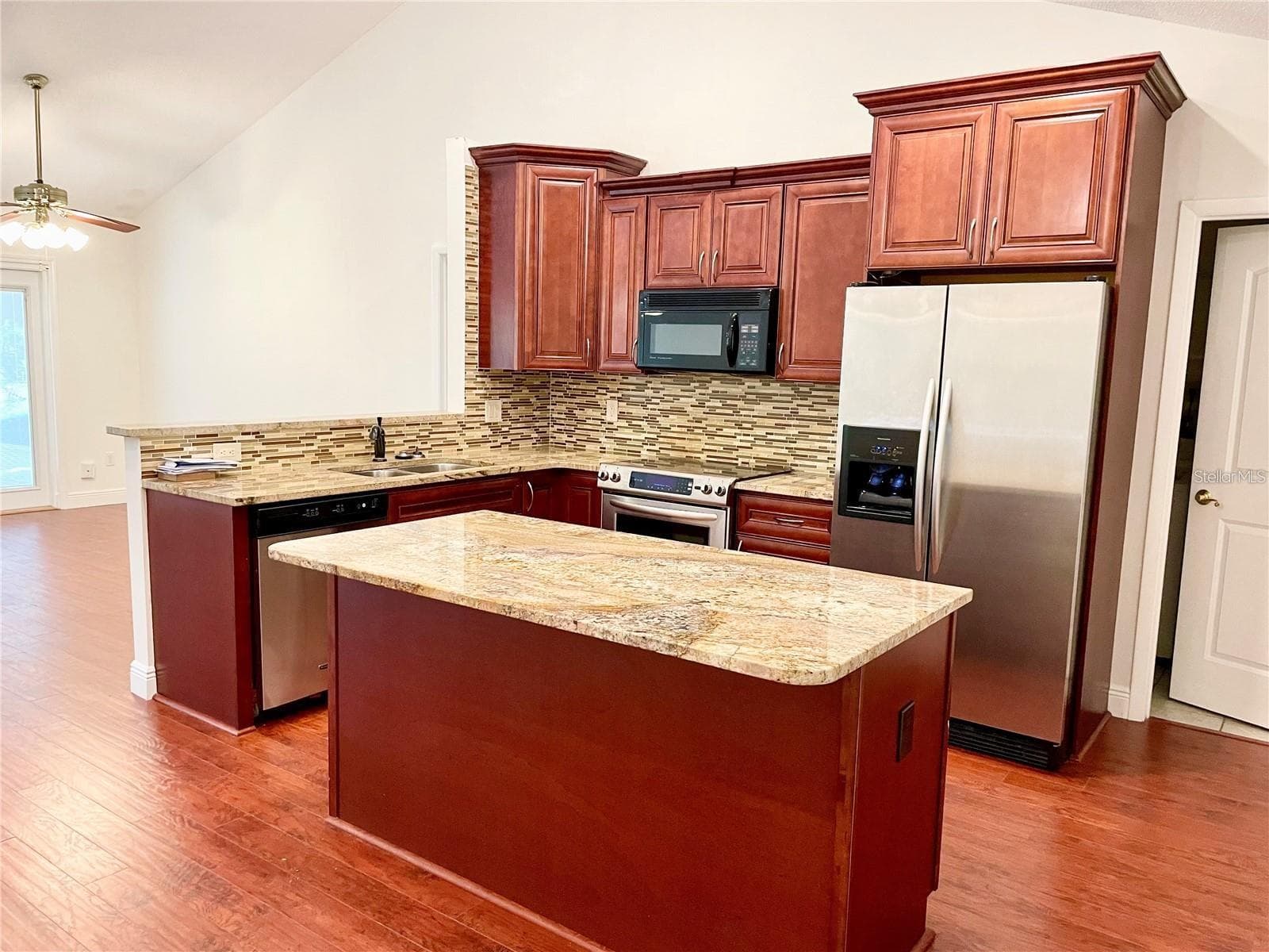 Single Family Residence at 957 SOUTHRIDGE TRL, ALTAMONTE SPRINGS, photo 6 of 16