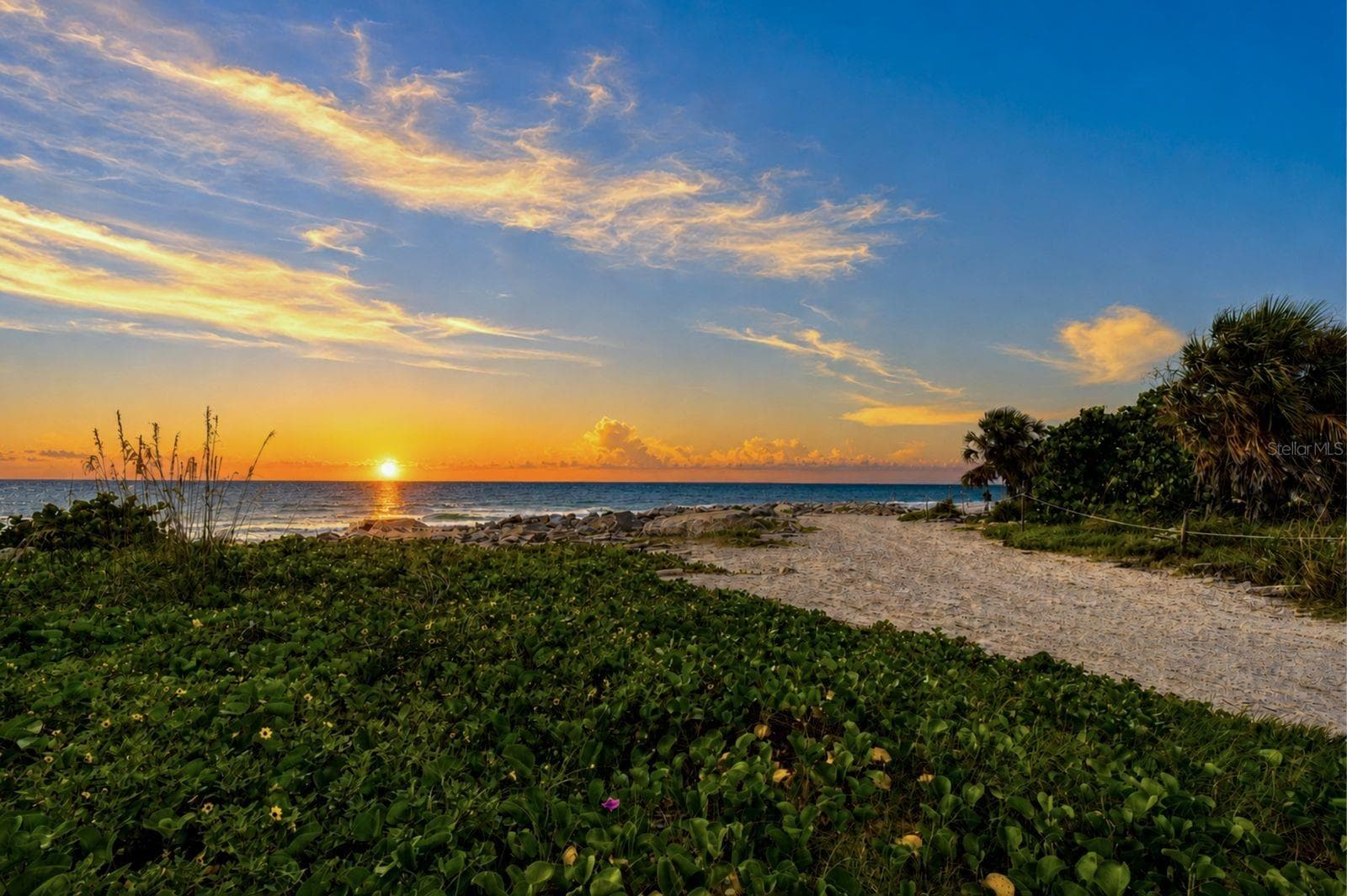 NIGHTLY SUNSETS FROM YOUR BALCANY OR BACKYARD BEACH!! - 200 1ST AVE #207, ST PETE BEACH