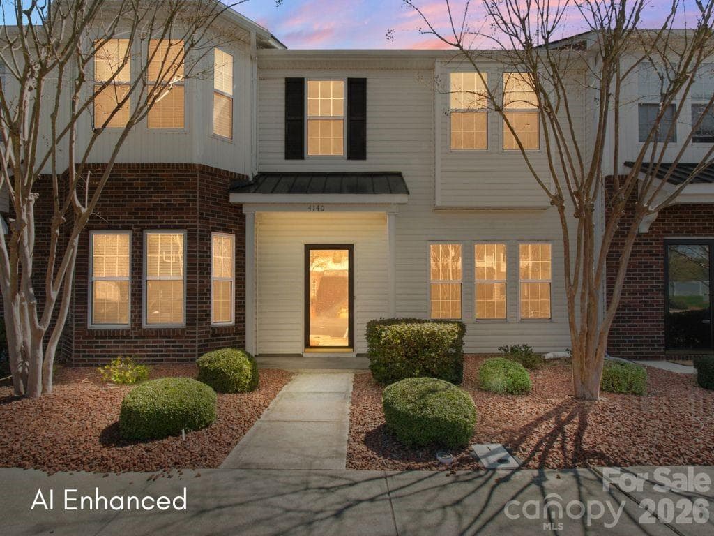 Townhouse at Concord, photo 2 of 27