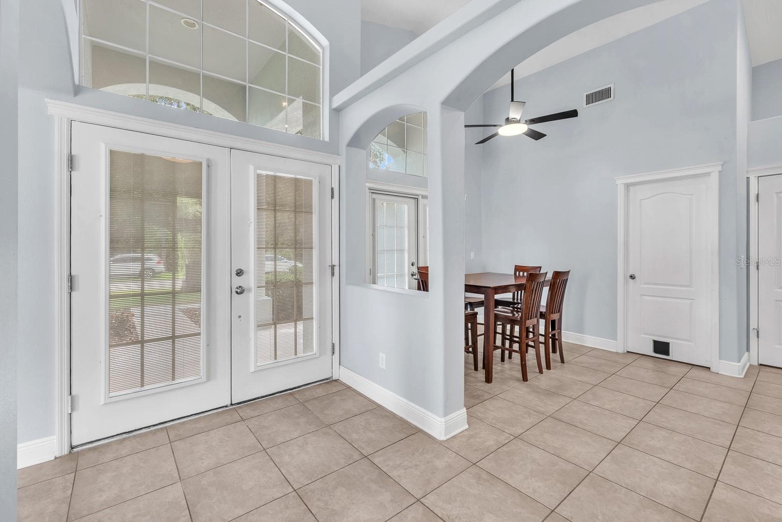 Single Family Residence at 16405 BRIDGEWALK DR, LITHIA, photo 8 of 34