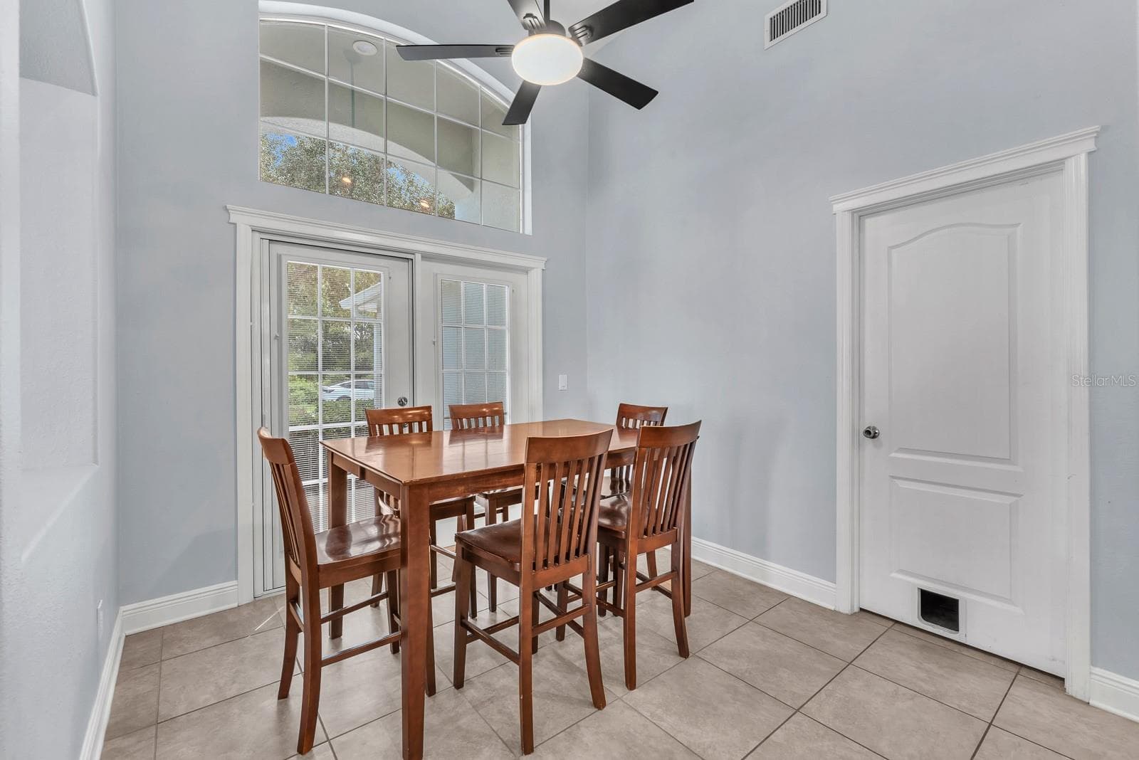Single Family Residence at 16405 BRIDGEWALK DR, LITHIA, photo 9 of 34