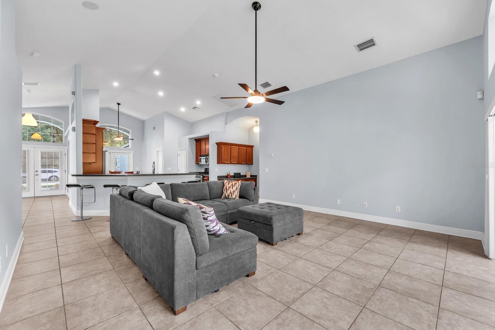 Single Family Residence at 16405 BRIDGEWALK DR, LITHIA, photo 16 of 34