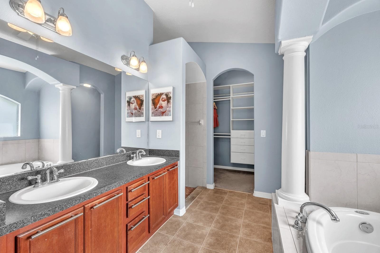 Single Family Residence at 16405 BRIDGEWALK DR, LITHIA, photo 21 of 34