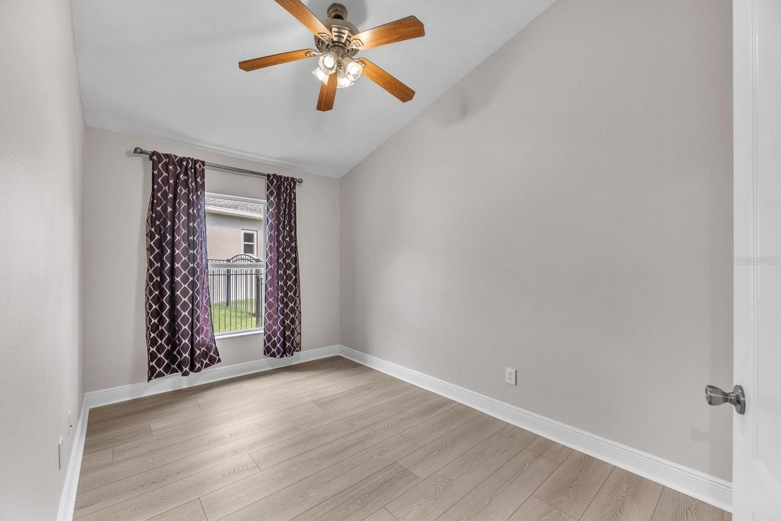 Single Family Residence at 16405 BRIDGEWALK DR, LITHIA, photo 24 of 34