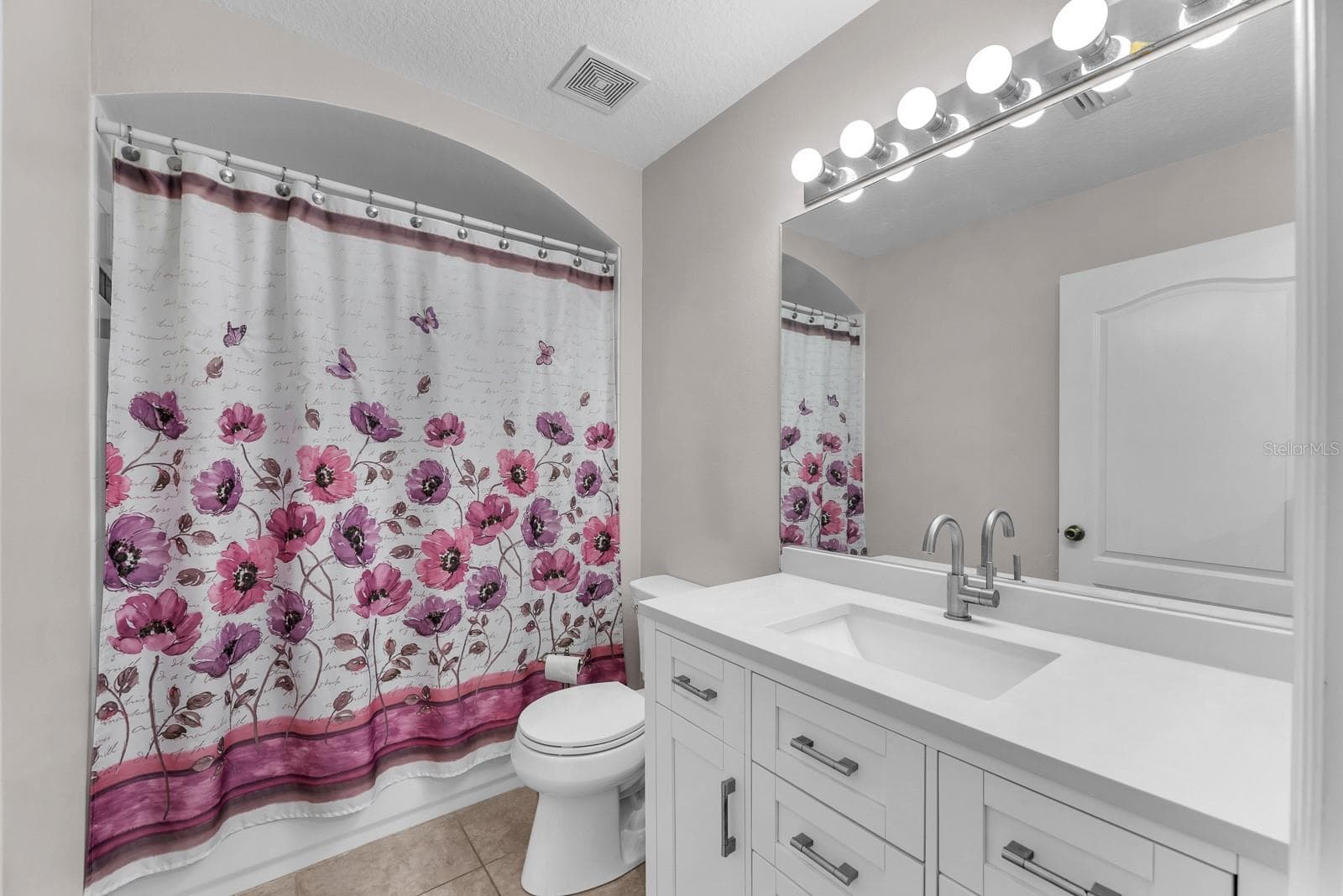 Single Family Residence at 16405 BRIDGEWALK DR, LITHIA, photo 25 of 34