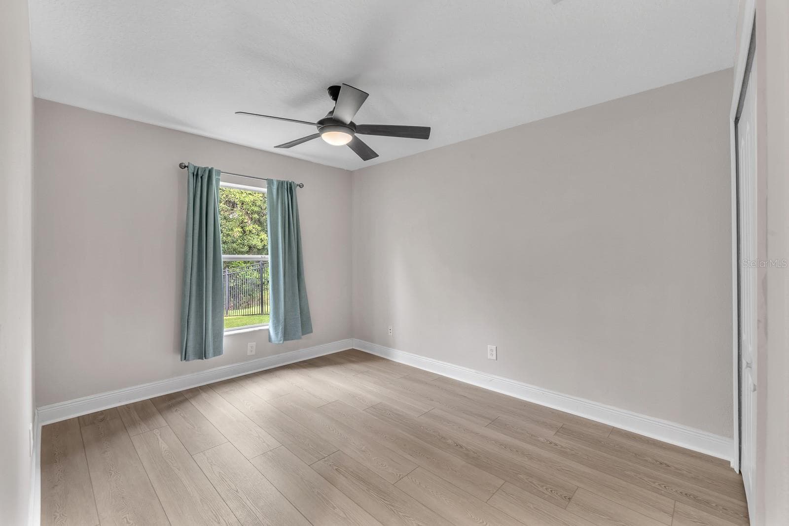 Single Family Residence at 16405 BRIDGEWALK DR, LITHIA, photo 26 of 34