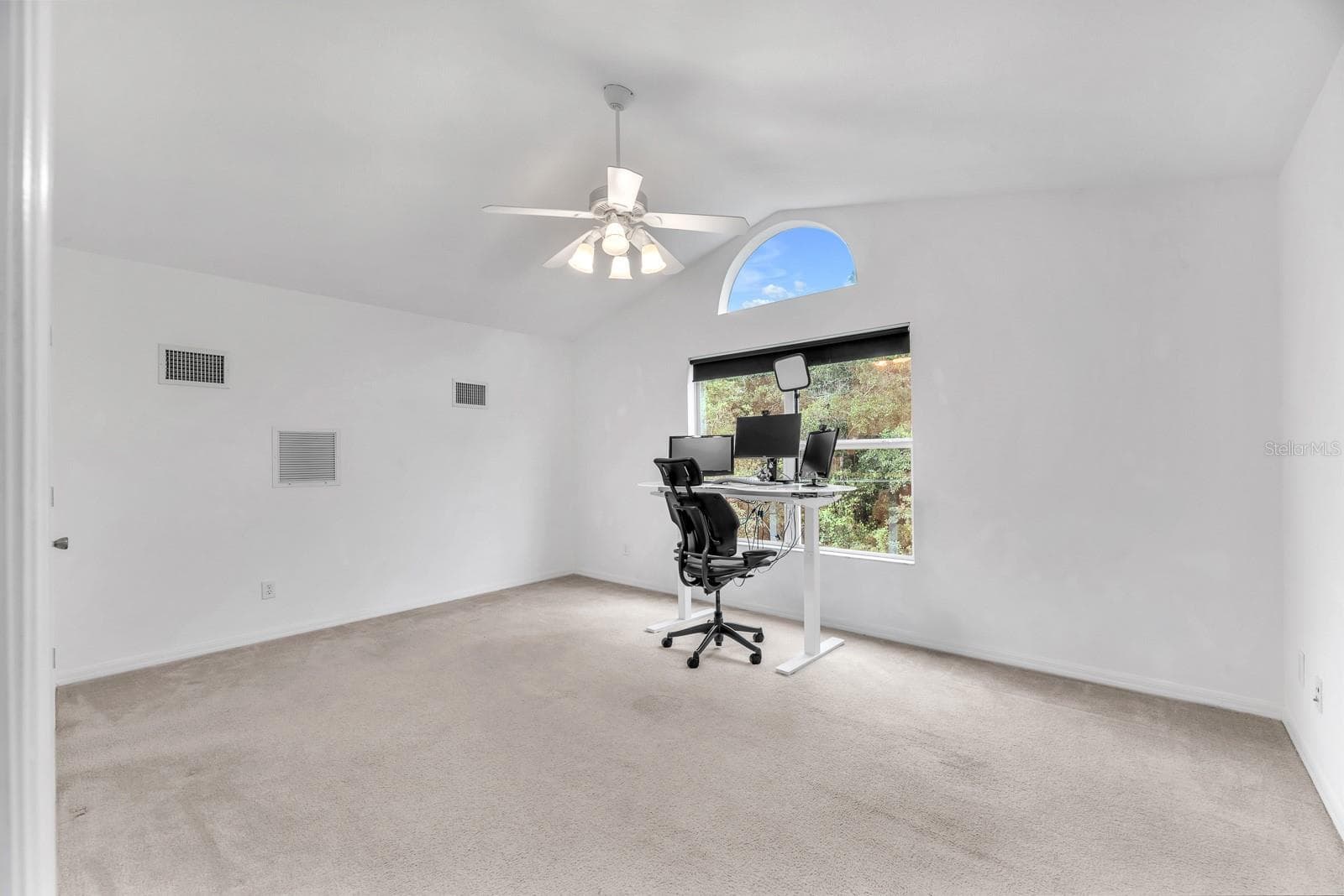 Single Family Residence at 16405 BRIDGEWALK DR, LITHIA, photo 27 of 34