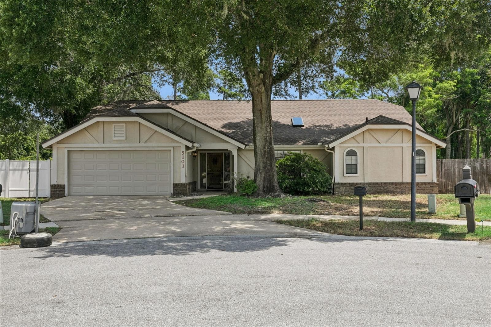 5101 GOLDENWOOD DR