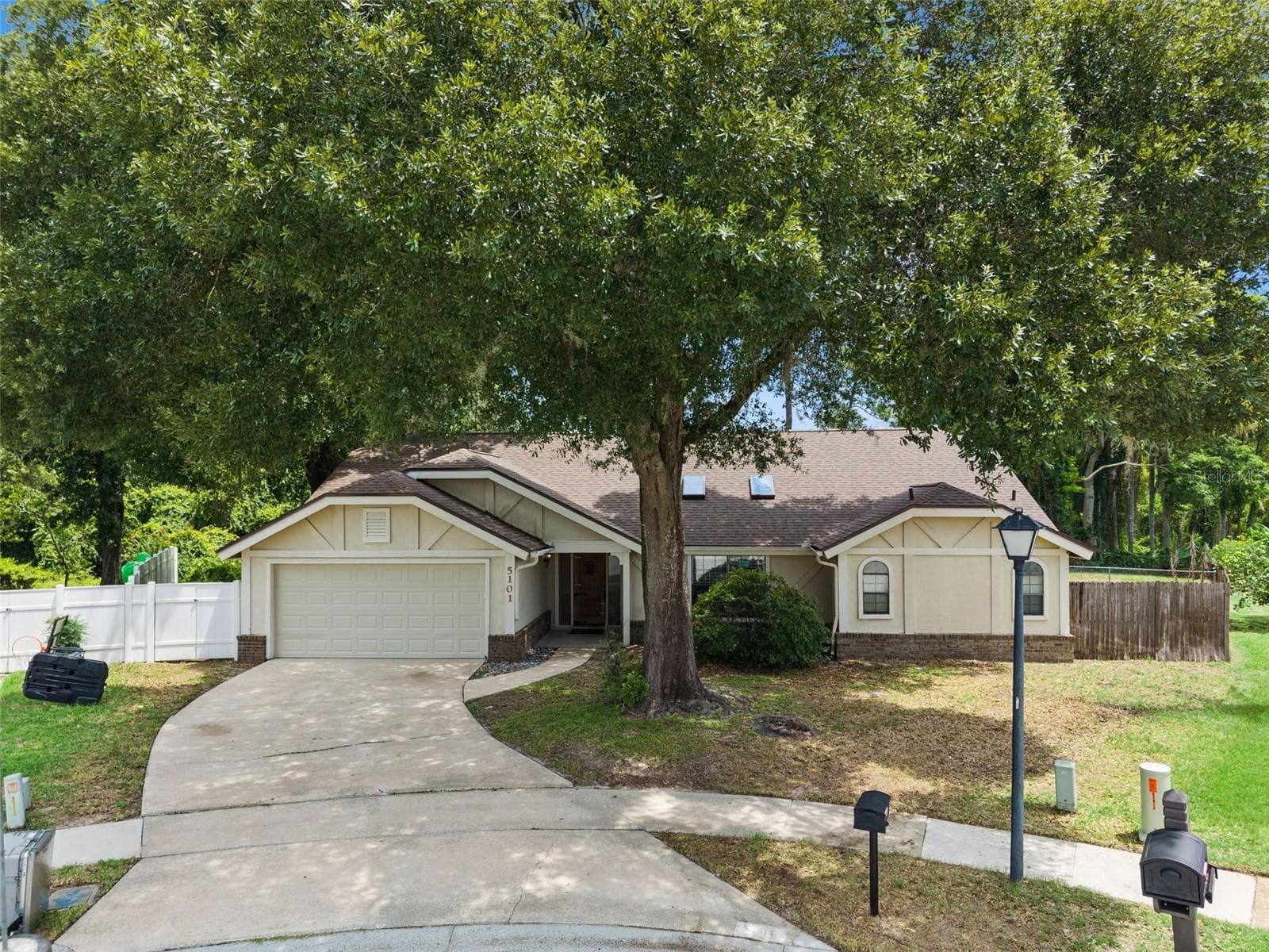 Single Family Residence at 5101 GOLDENWOOD DR, ORLANDO, photo 2 of 48