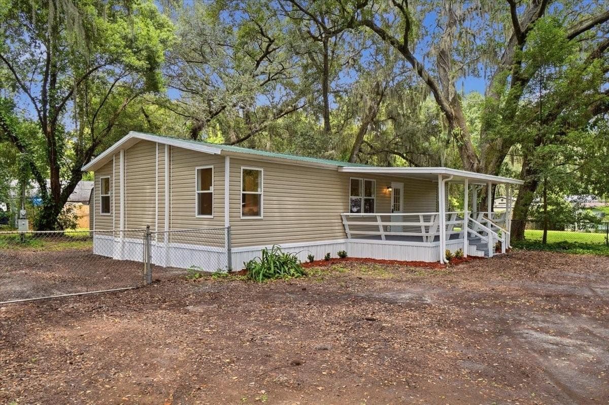 Manufactured Home at 3206 OAKLAND RD N, LAKELAND, photo 3 of 19
