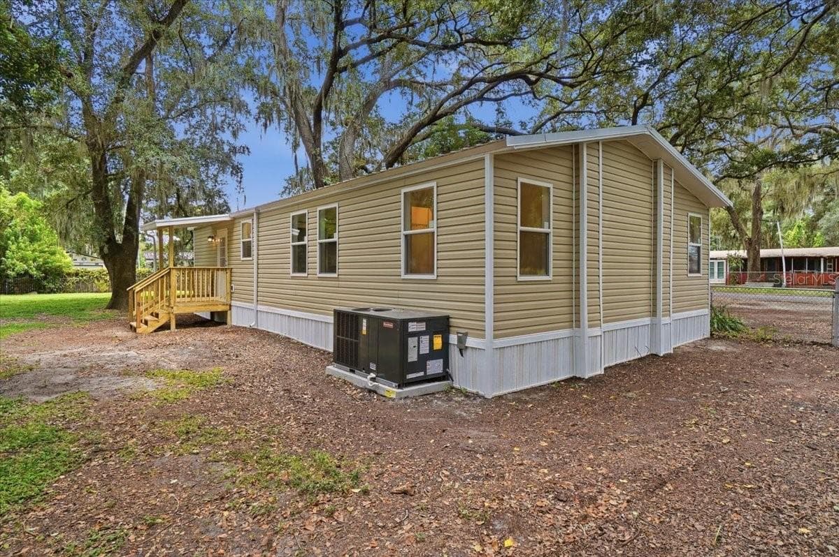 Manufactured Home at 3206 OAKLAND RD N, LAKELAND, photo 5 of 19