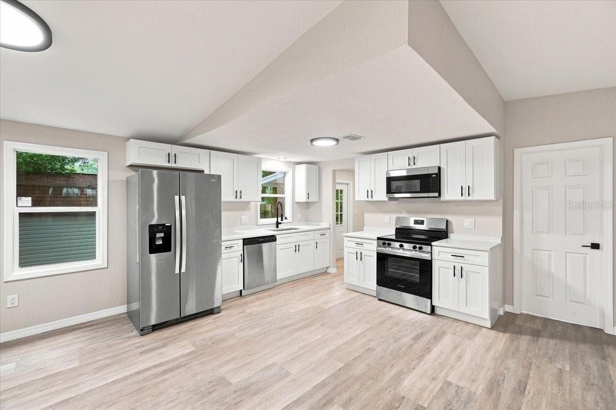 Manufactured Home at 3206 OAKLAND RD N, LAKELAND, photo 10 of 19