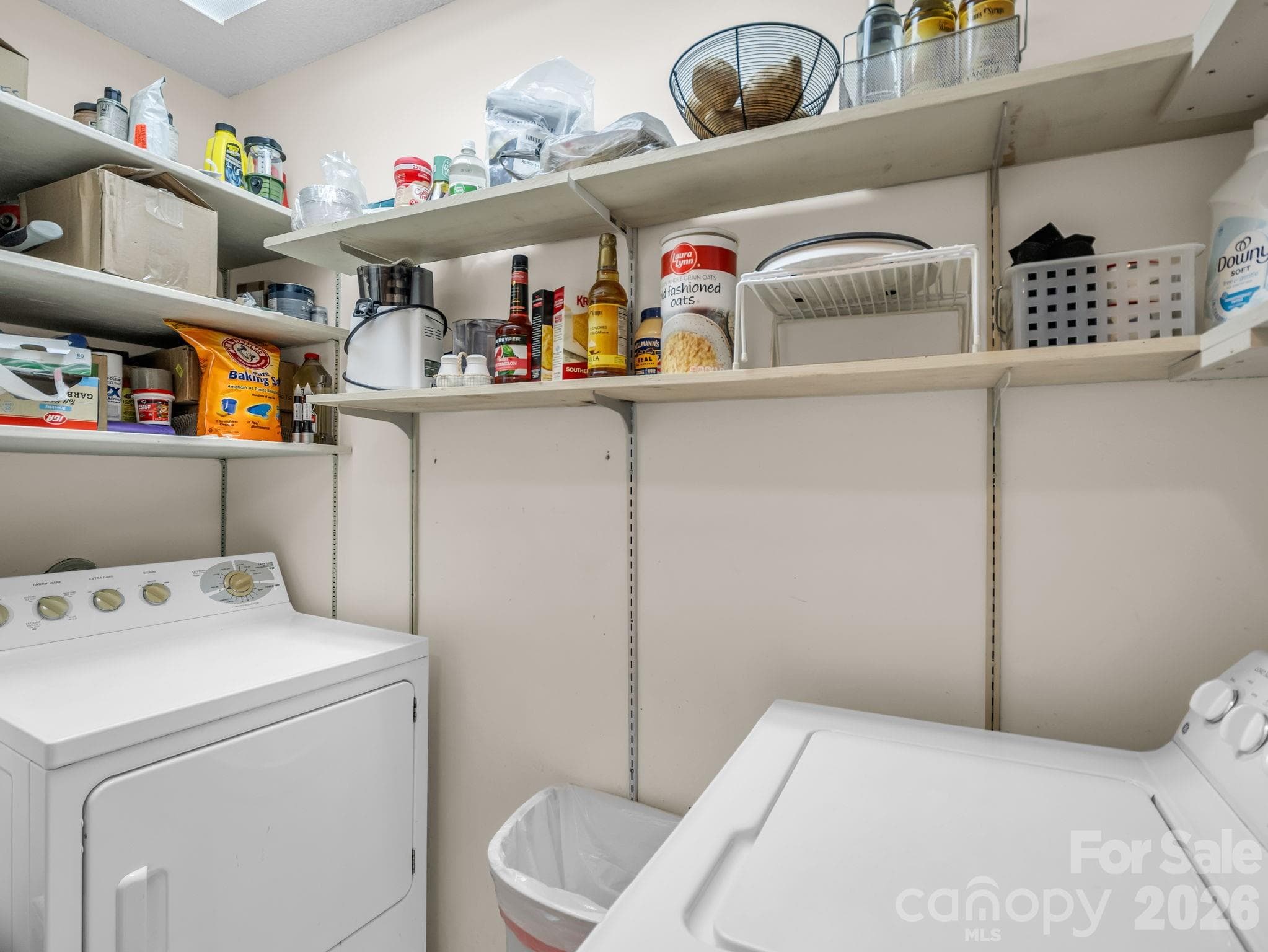 Laundry/Pantry behind louvred doors - 335 Melrose Avenue, Tryon