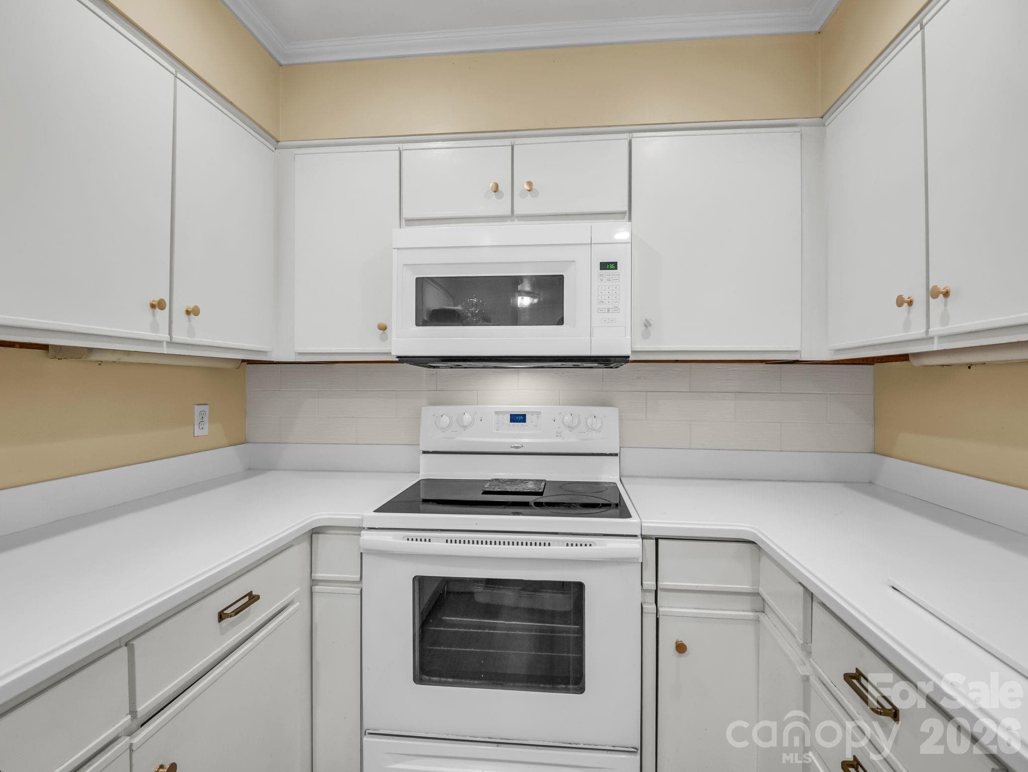 Tile backsplash behind stove - 335 Melrose Avenue, Tryon