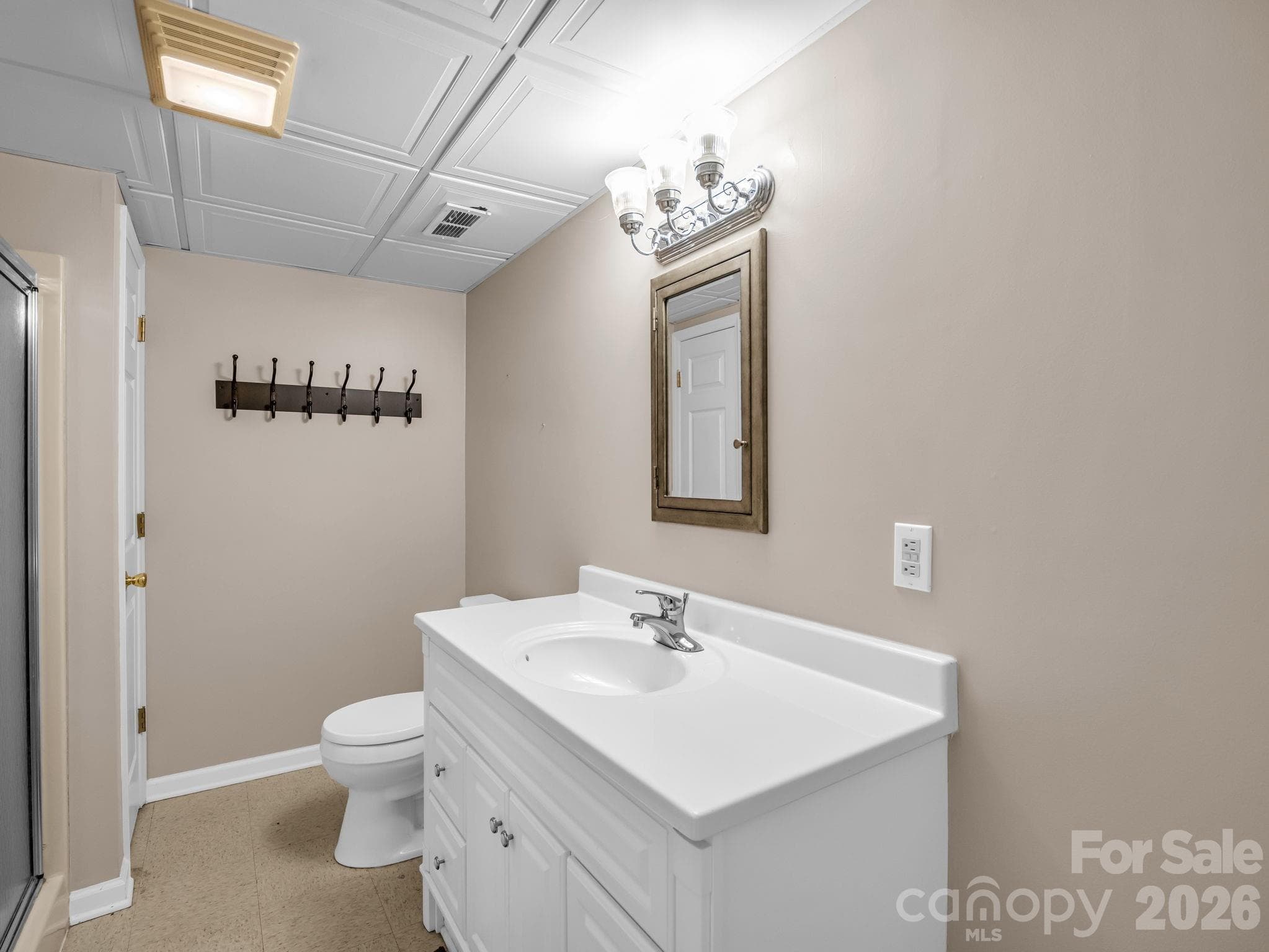 Full lower level Bath - 335 Melrose Avenue, Tryon